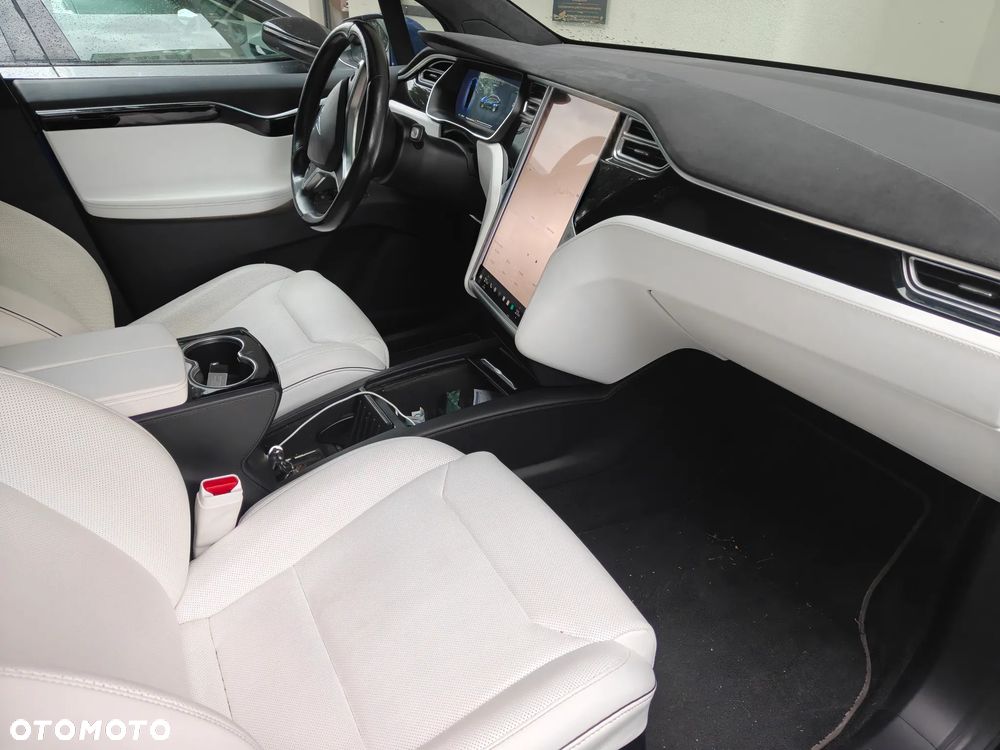 Tesla Model X Long Range Plus - 8