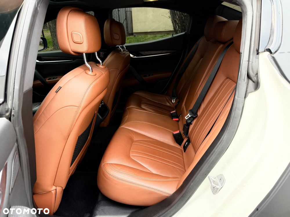 Maserati Ghibli S - 21