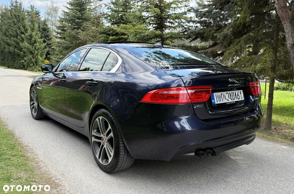Jaguar XE 20d Prestige - 9