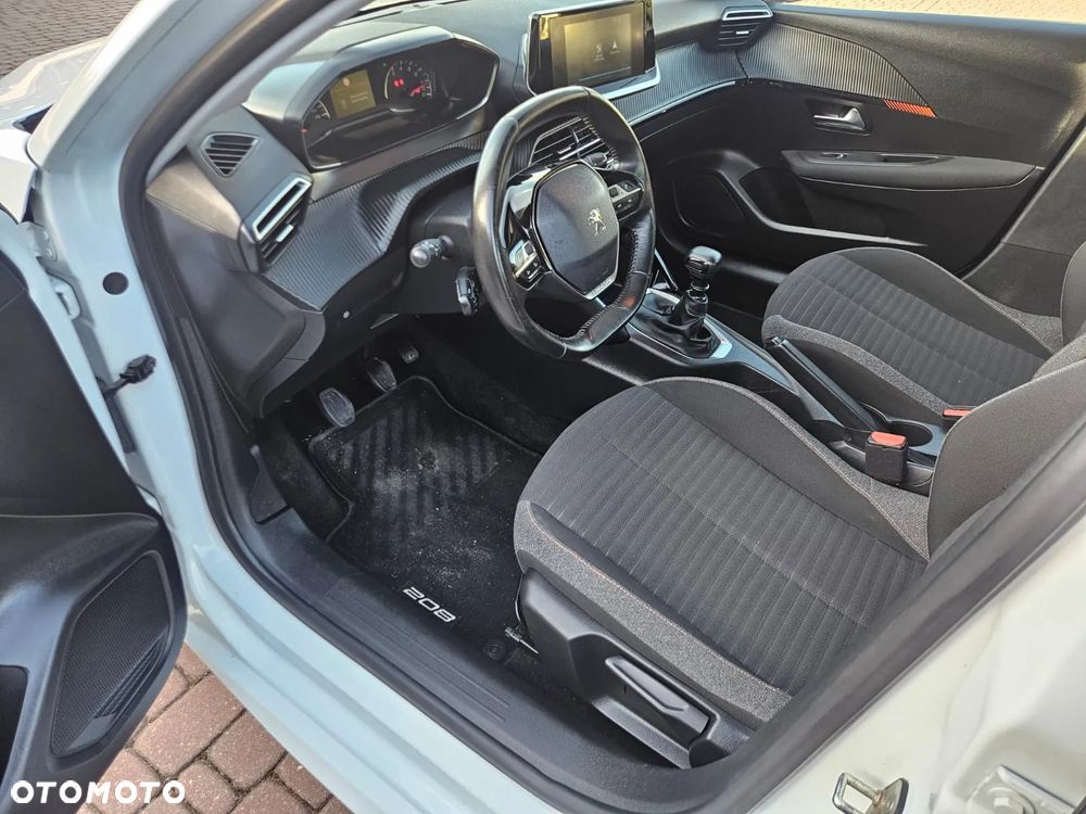 Peugeot 208 - 10