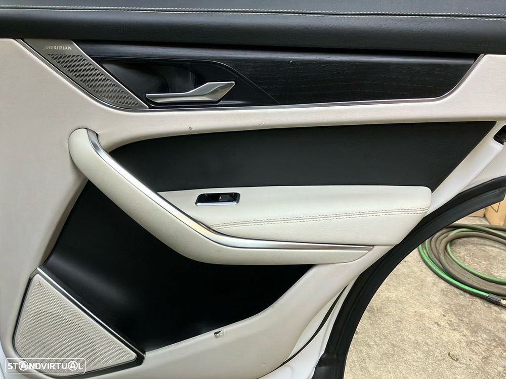 Jaguar F-Pace - 24