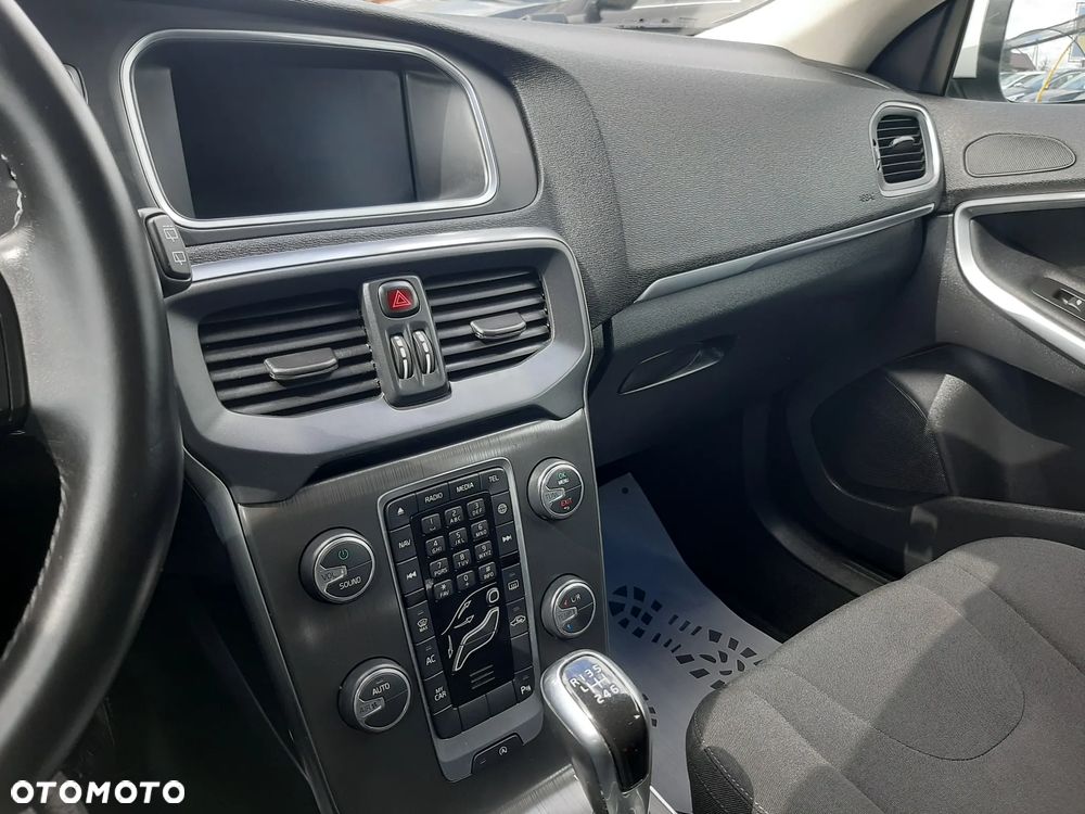 Volvo V40 D2 Momentum - 14