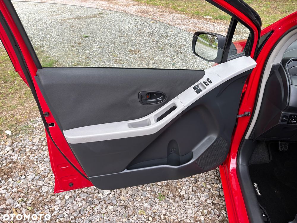 Toyota Yaris 1.0 VVT-i - 19