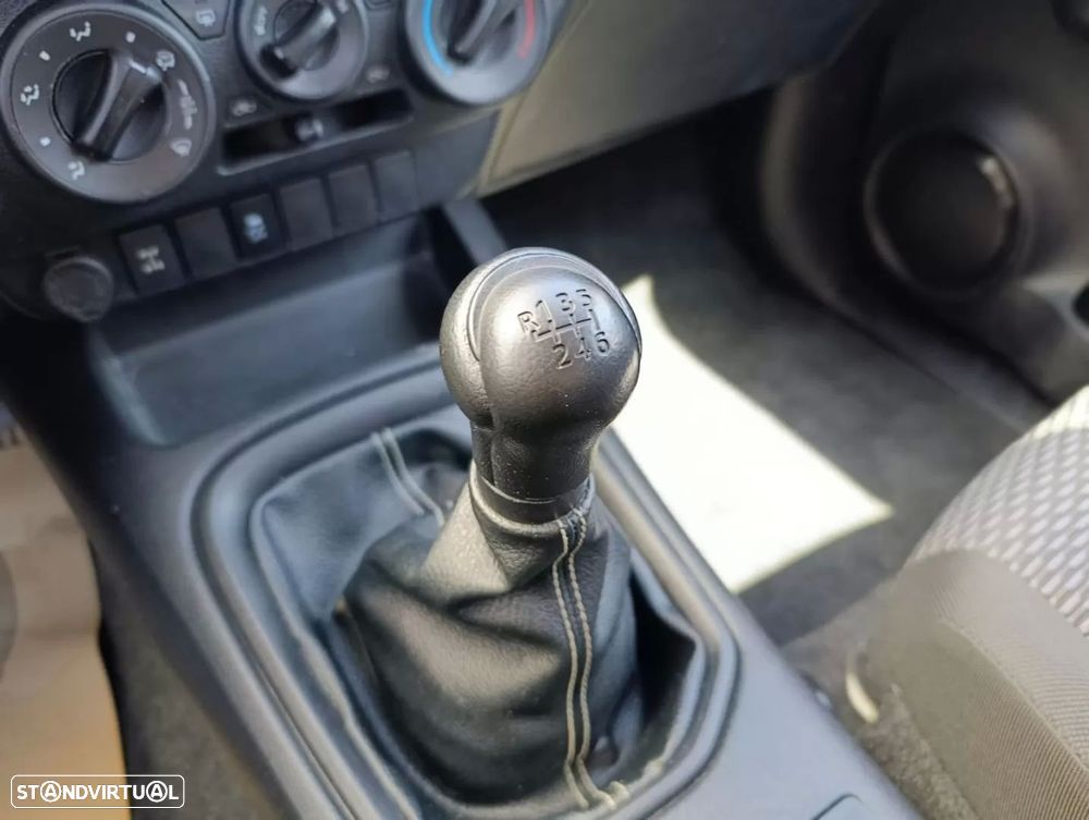 Toyota hilux 2.4 d-4d 4wd ce 3l - 10