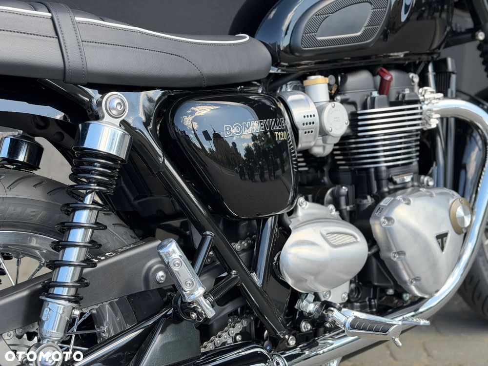 Triumph Bonneville - 12