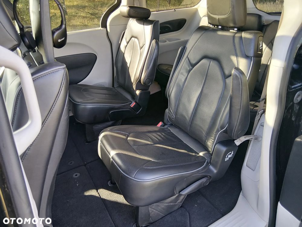 Chrysler Pacifica - 11