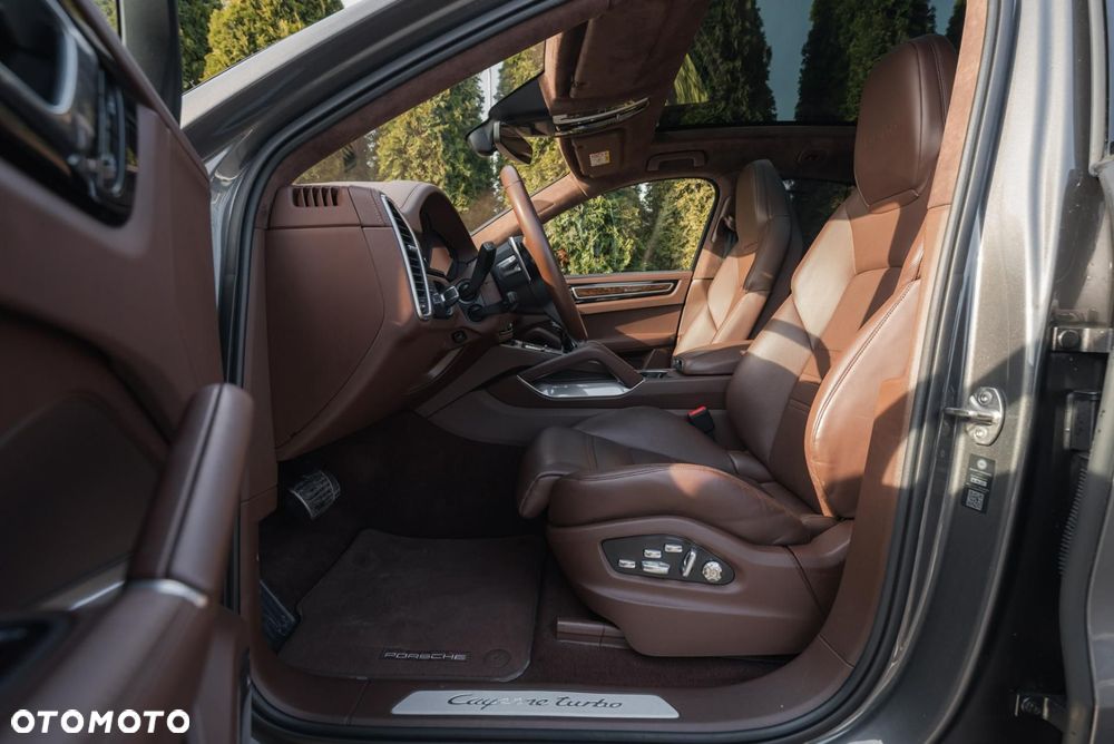 Porsche Cayenne Turbo - 15