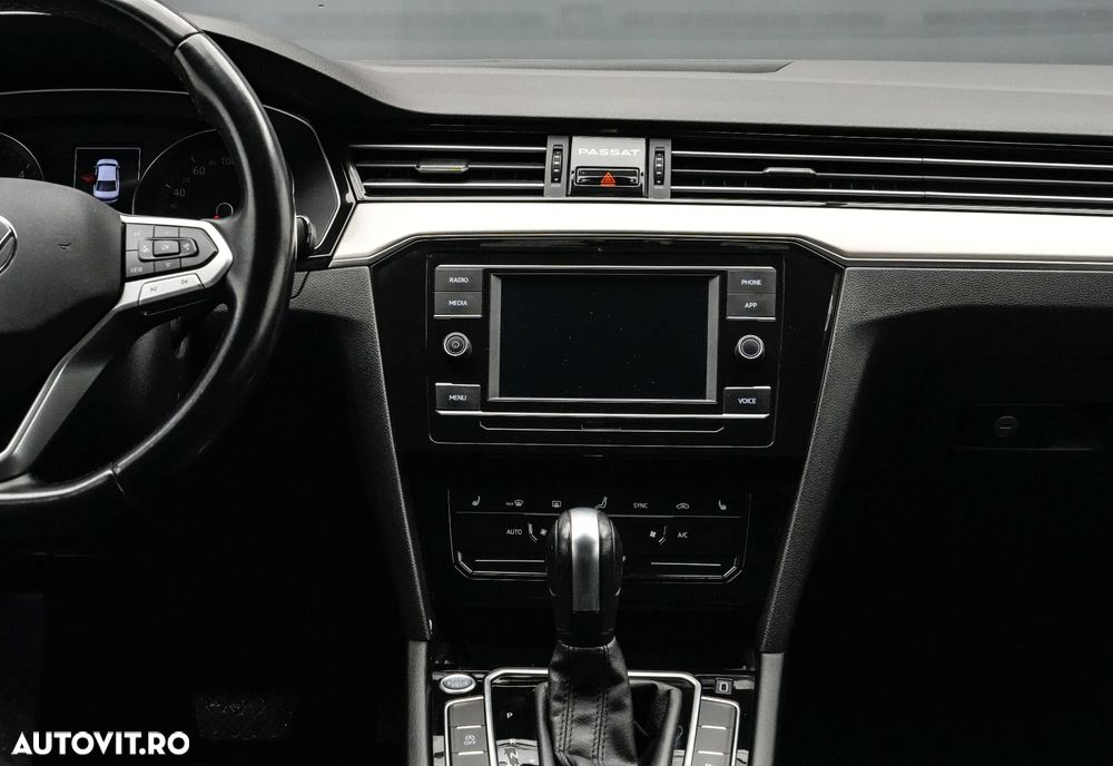 Volkswagen Passat 2.0 TDI DSG Comfortline - 19