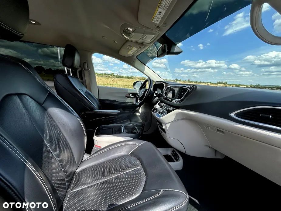 Chrysler Pacifica - 18