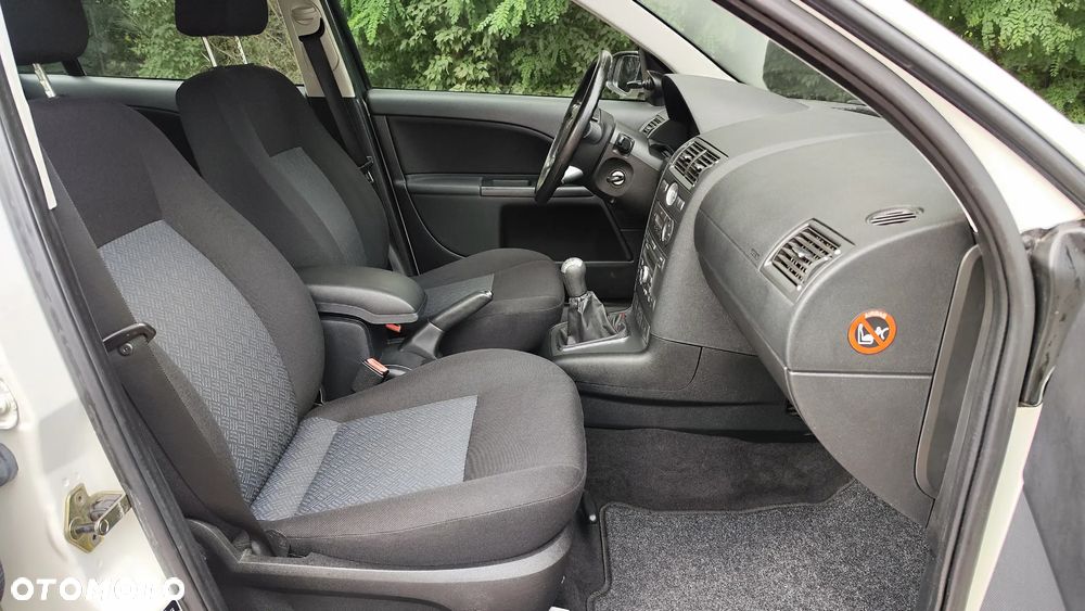 Ford Mondeo 1.8 Trend - 31