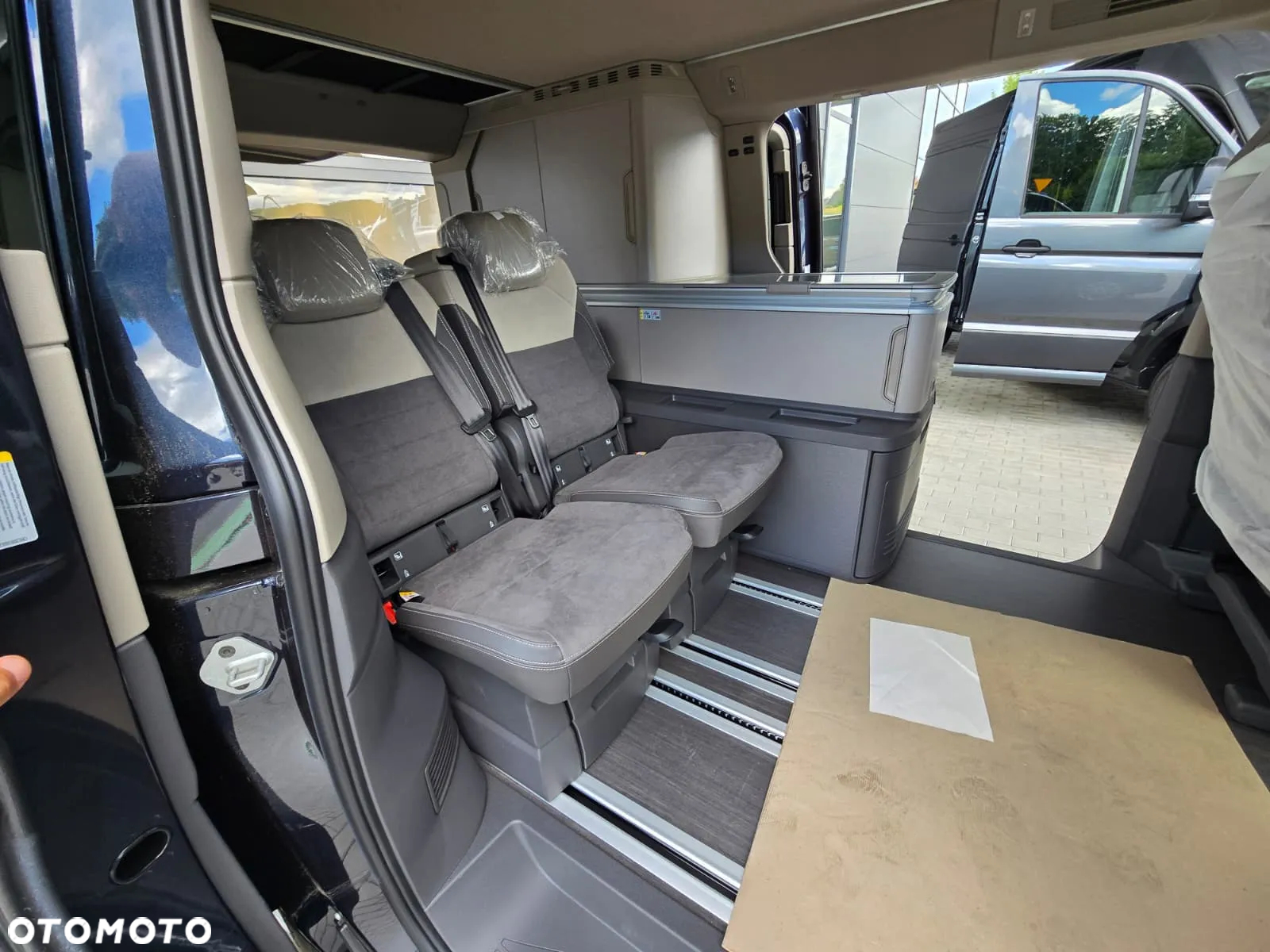 Volkswagen Multivan - 10