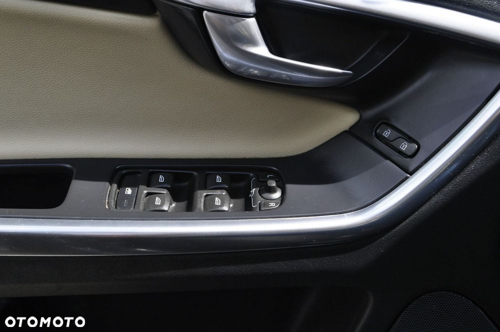 Volvo XC 60 D4 Geartronic Summum - 15