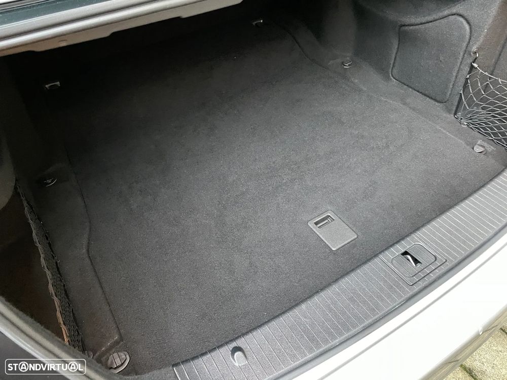 Mercedes-Benz E 300 Bluetec Hybrid Avantgarde - 39