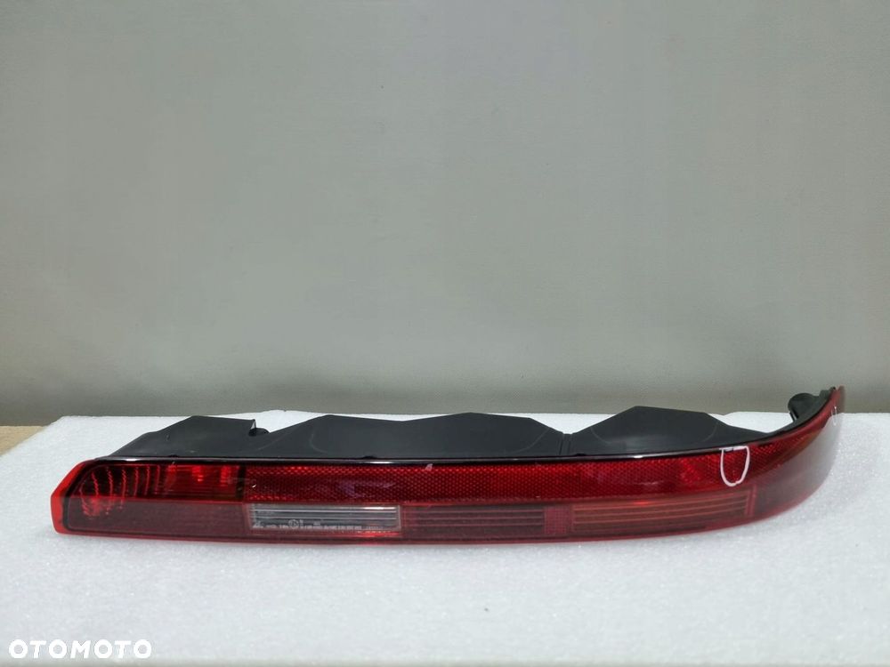 LAMPA TYLNA PRAWA ZDERZAK AUDI Q7 4M0945096 - 1