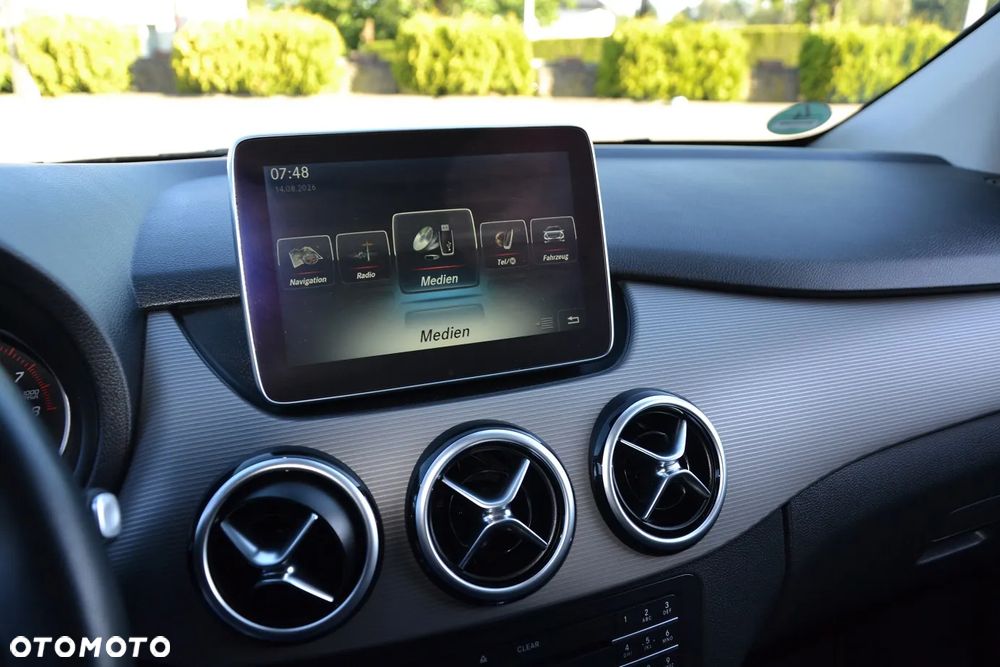 Mercedes-Benz Klasa B 200 7G-DCT UrbanStyle Edition - 21