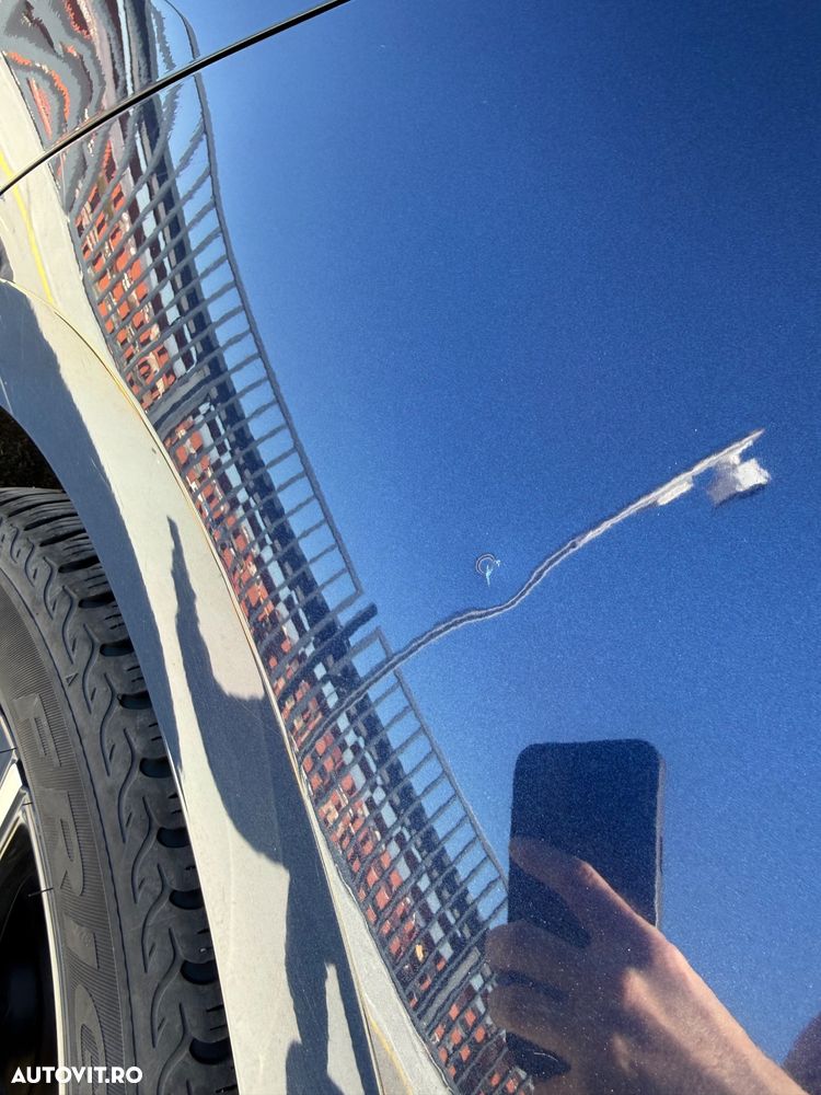 Volkswagen Golf 1.6 TDI DPF Comfortline - 25