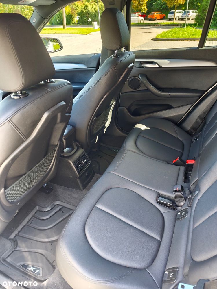 BMW X1 sDrive18d - 13