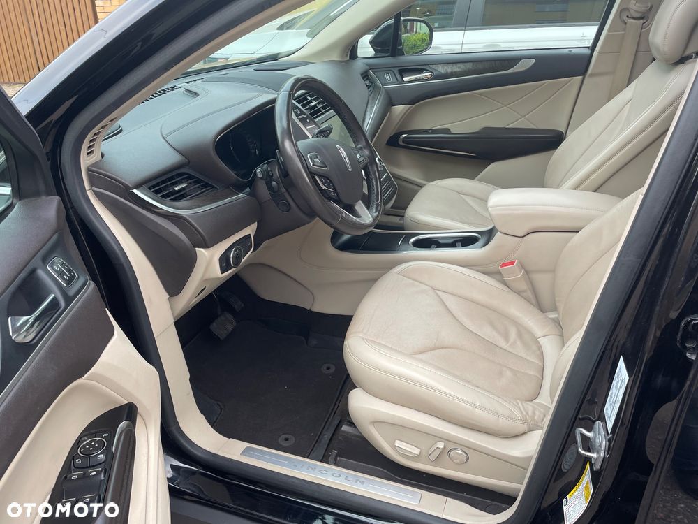 Lincoln MKC - 9