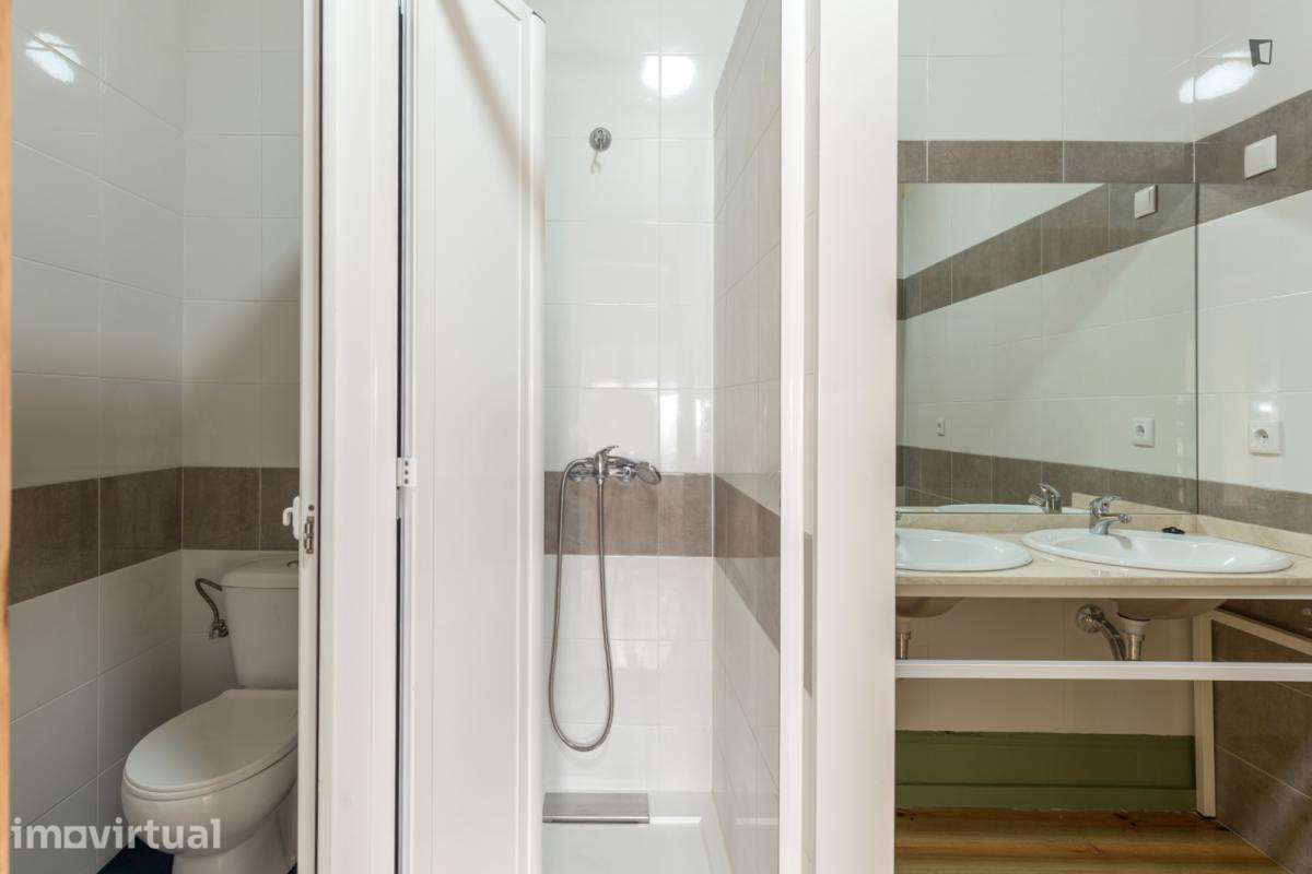 Quarto - localizado em Paranhos Porto - Grande imagem: 2/22