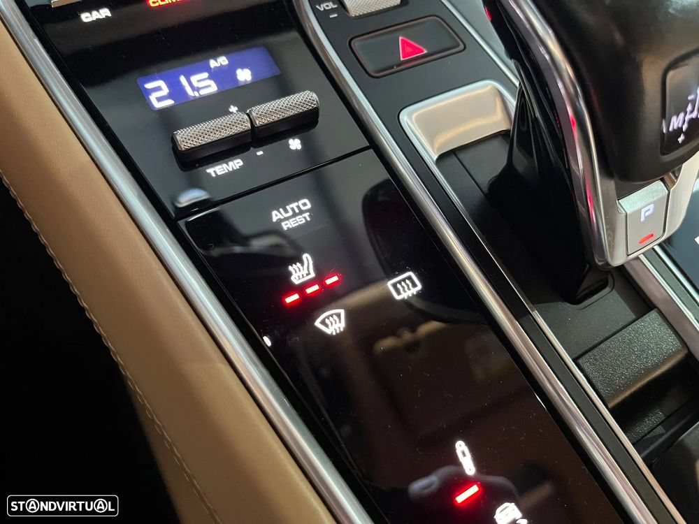 Porsche Panamera Sport Turismo 4 E-Hybrid Edition 10 Anos - 23