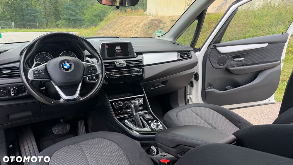 BMW Seria 2 218d - 8