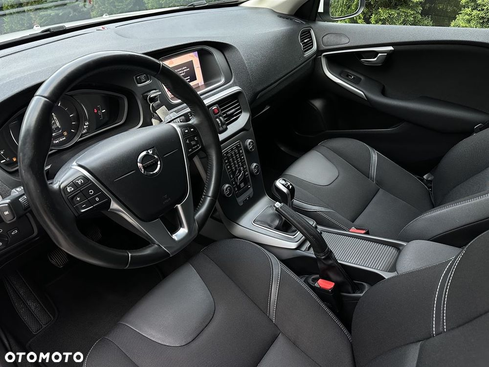 Volvo V40 D2 Momentum - 27