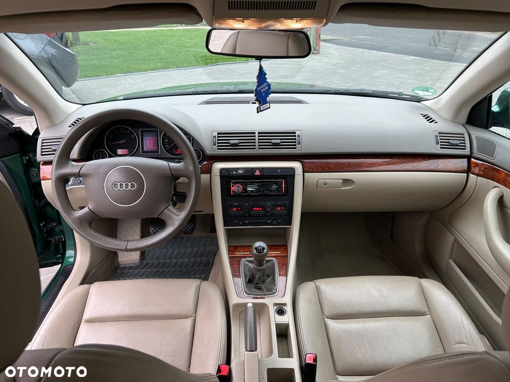 Audi A4 Limousine - 8