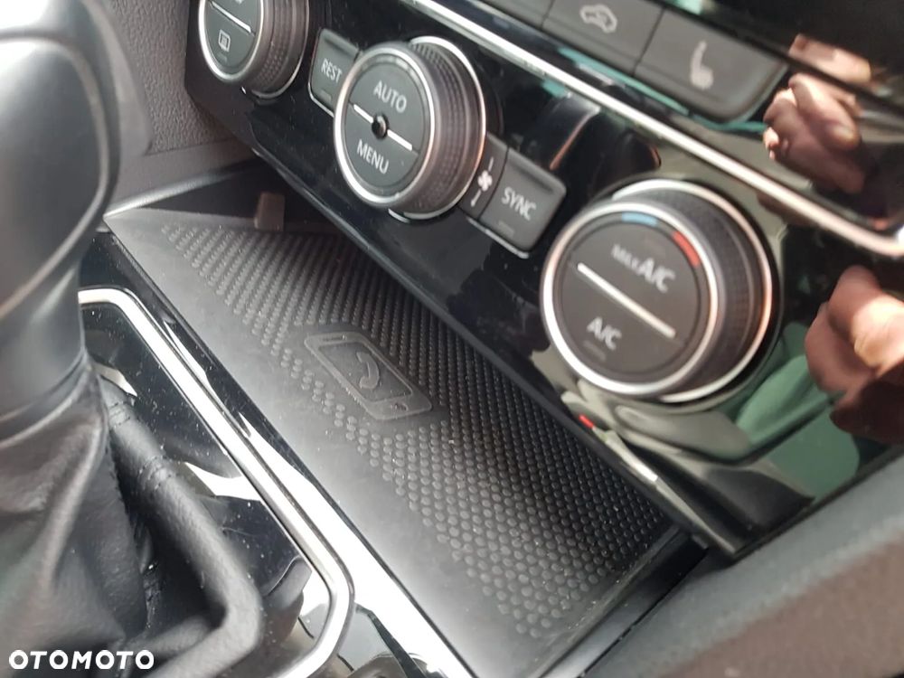 Volkswagen Passat Alltrack 2.0 TDI Bi-Turbo SCR 4Mot DSG - 9