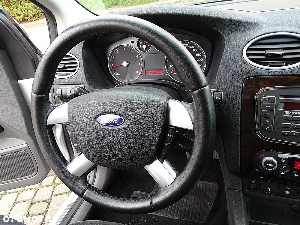 Ford Focus 1.8 FF Ghia - 19