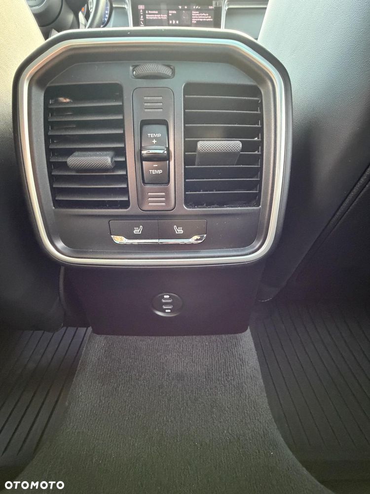 Porsche Macan T - 33