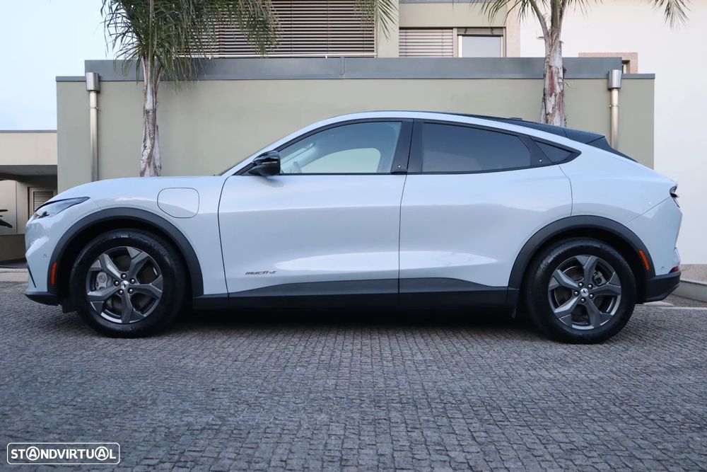 Ford Mustang Mach-E Standard - 42