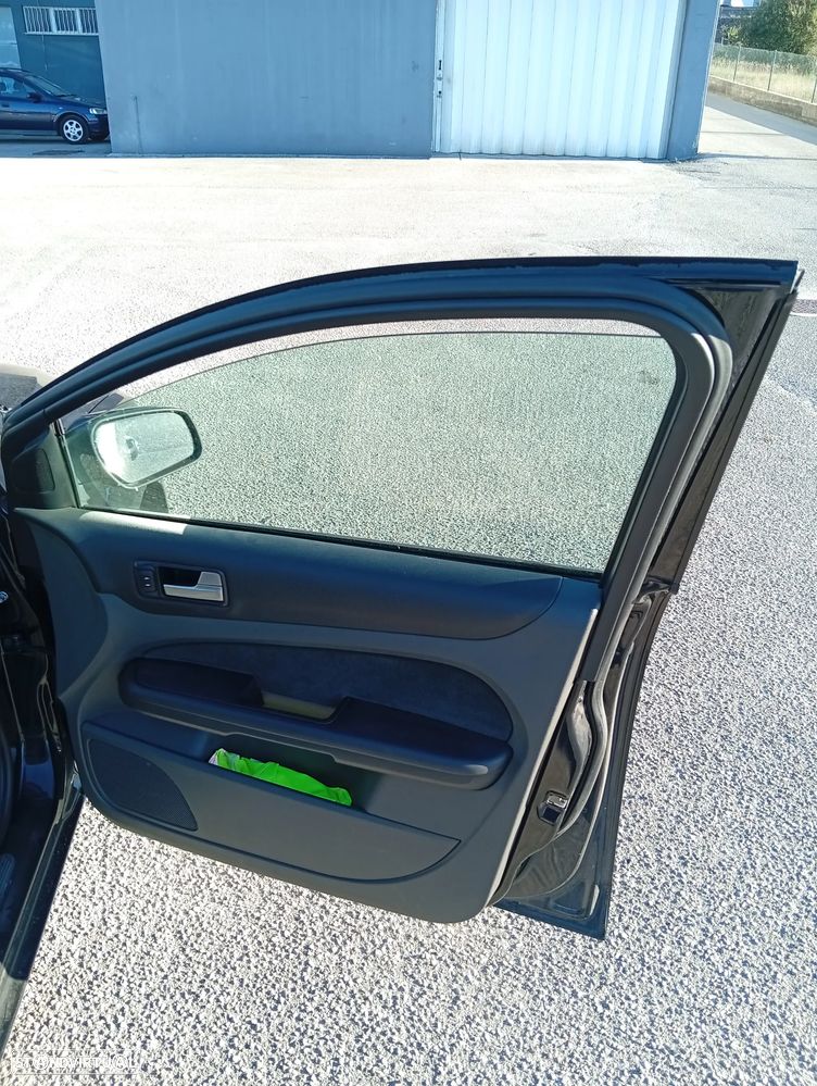 Ford Focus SW 1.6 TDCi Ghia - 12