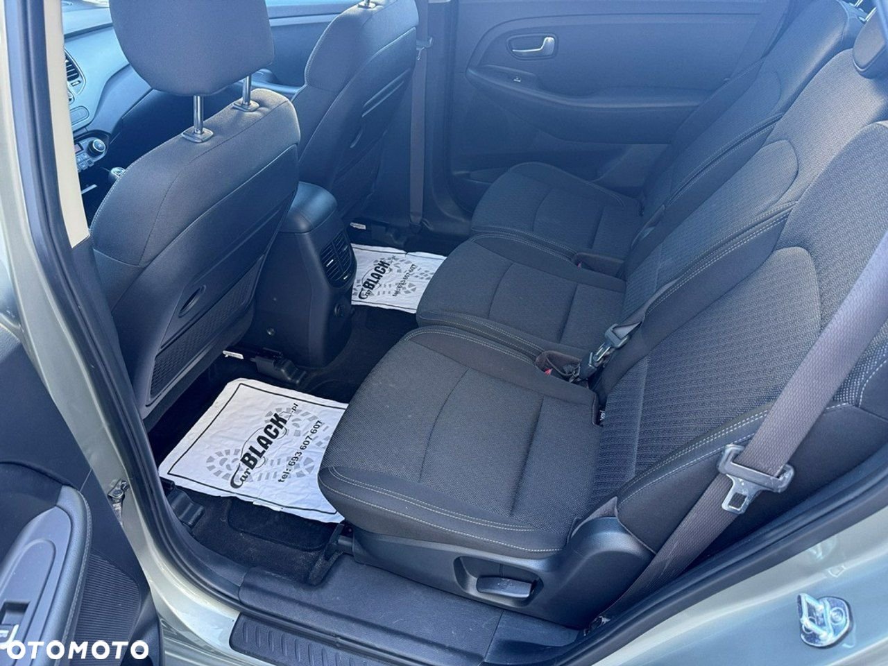 Kia Carens - 21