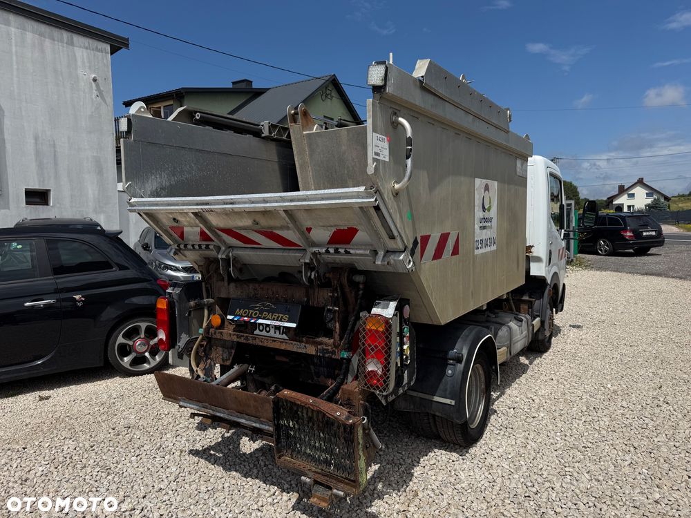 Renault Maxity - 4