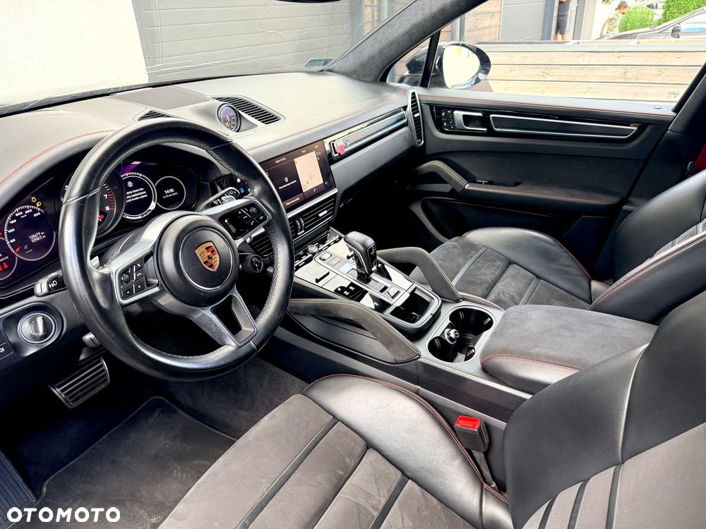 Porsche Cayenne GTS - 18