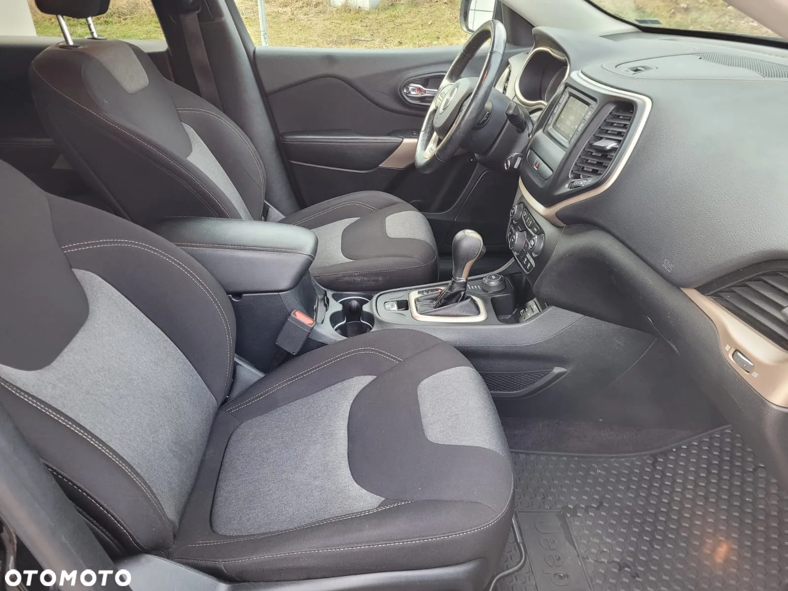 Jeep Cherokee - 14