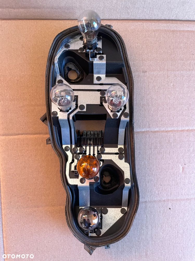 WKLAD LAMPY PRAWY TYL 308 HB