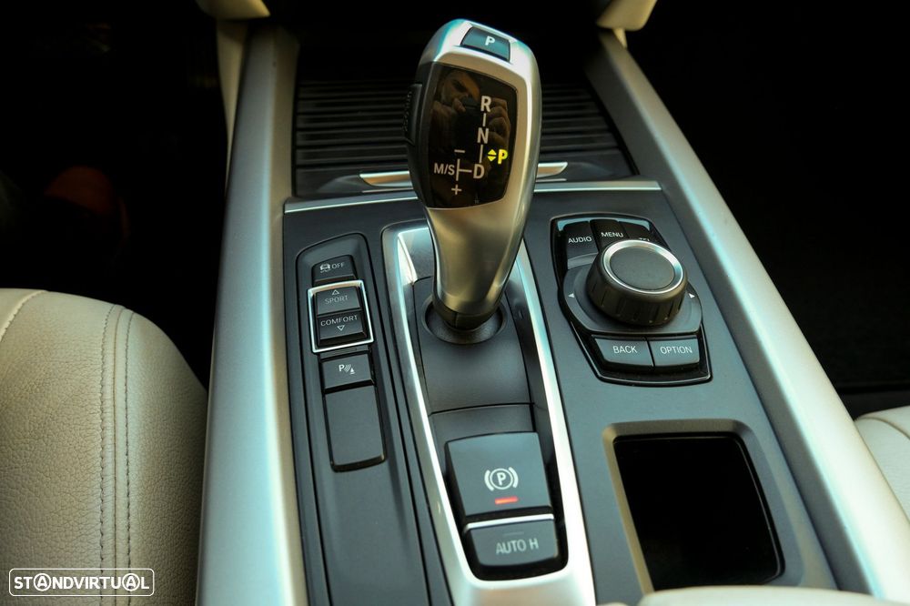 BMW X5 25 d sDrive Comfort 7L - 12