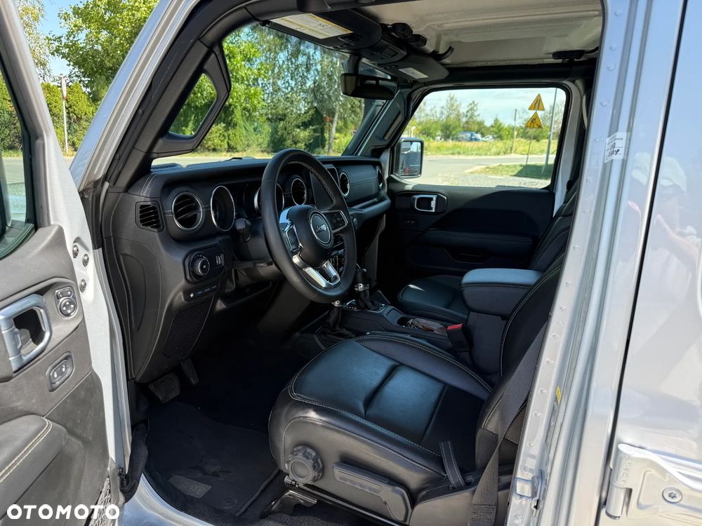 Jeep Wrangler - 12