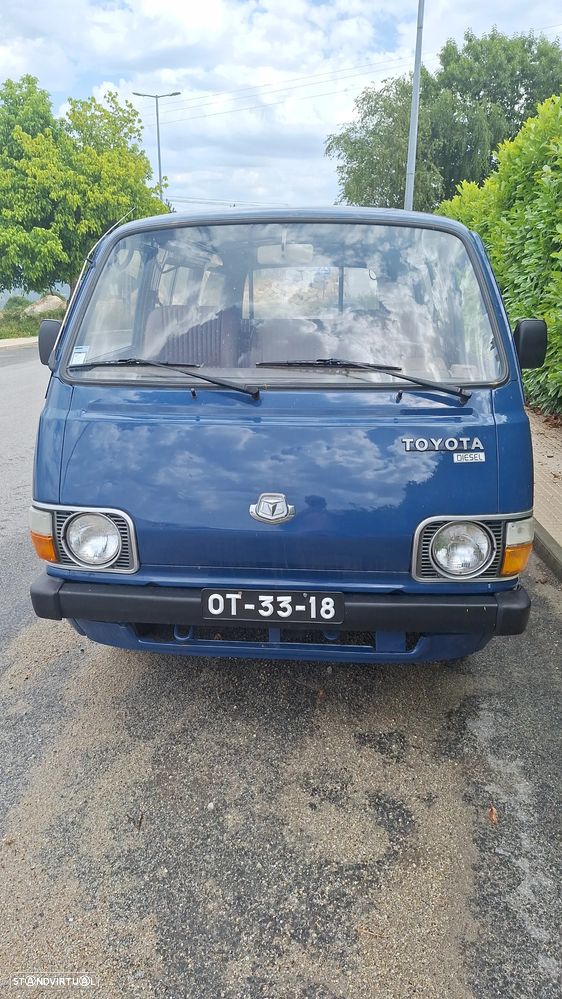 Toyota HiAce - 1