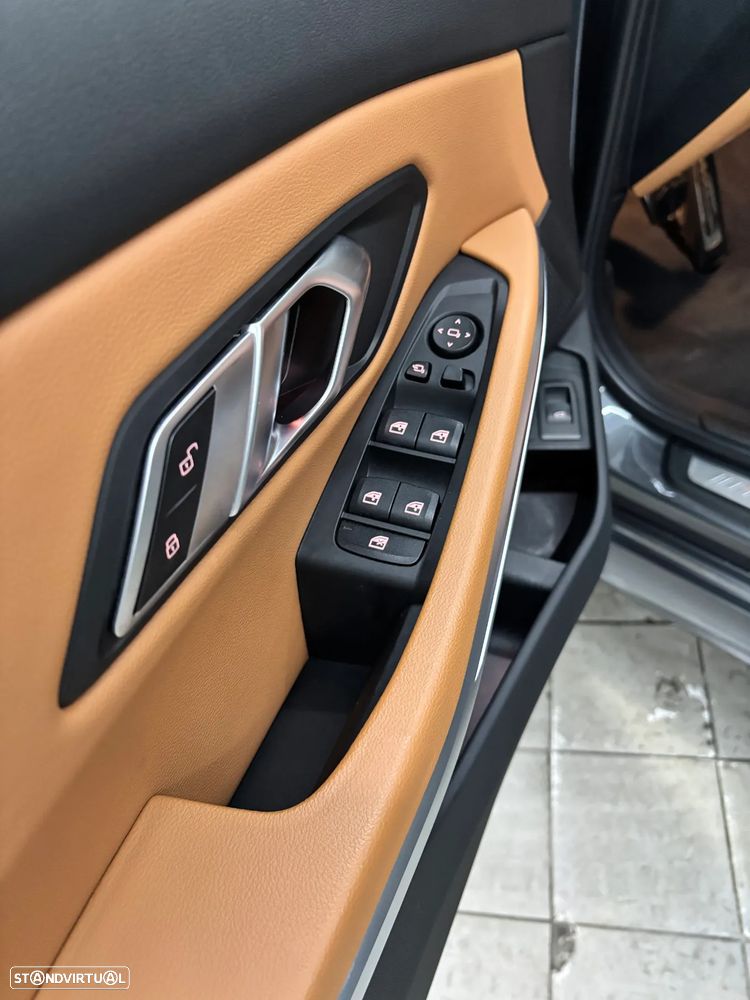 BMW 330 e Pack Desportivo M Auto - 20