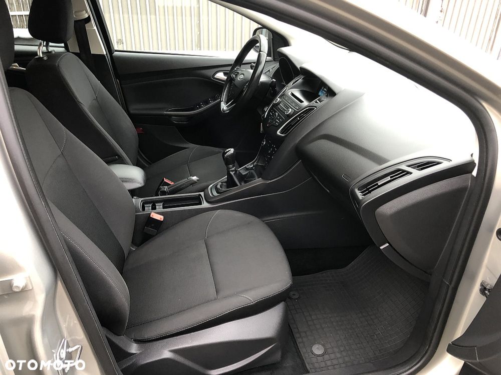Ford Focus 1.6 Trend - 30