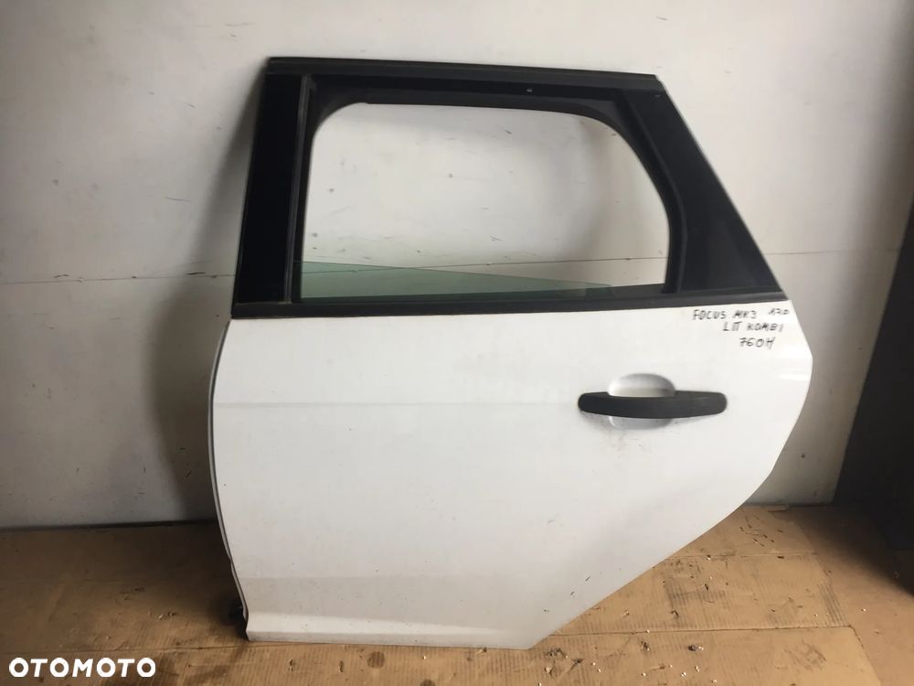 FORD FOCUS MK3 KOMBI 13R DRZWI LEWE TYŁ