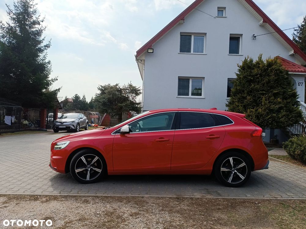 Volvo V40 D2 Drive-E R-Design Momentum - 5