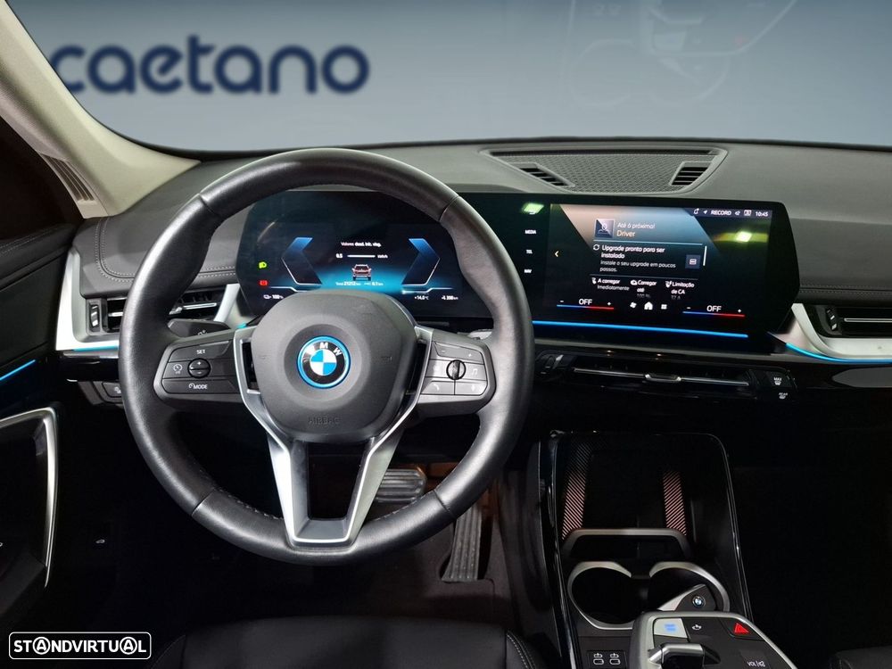 BMW iX1 eDrive20 — fotografia 13
