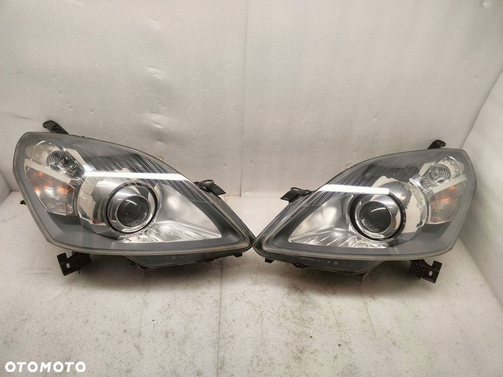 opel zafira b xenon komplet lamp przednich 13252471 / 13252470 - 1