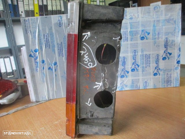 Farol Tras Stop2450 TOYOTA HILUX V 1991 2.4D 83CV 4P Beige ESQ - 3