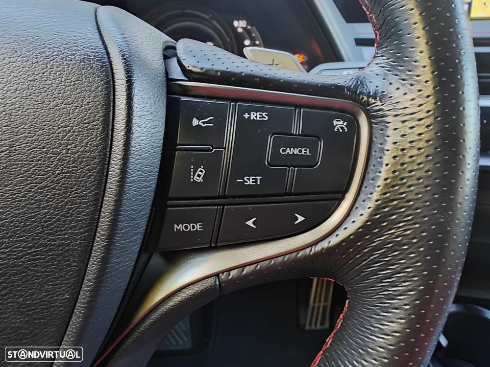 Lexus UX 250h F Sport - 17