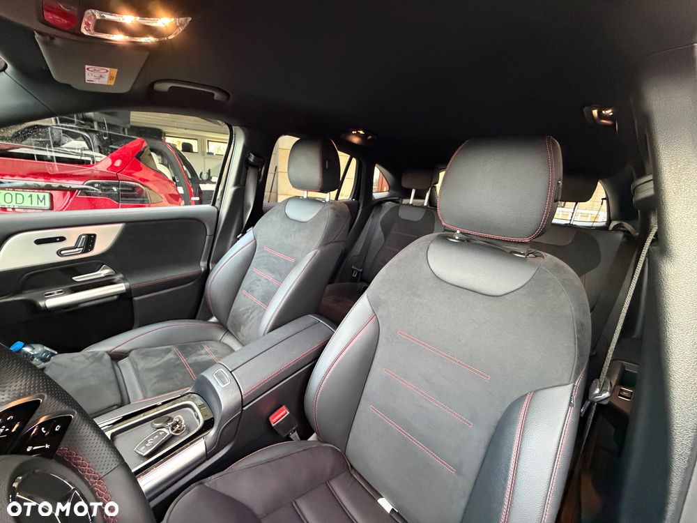 Mercedes-Benz EQA 300 66.5kWh 4-Matic AMG Line - 26