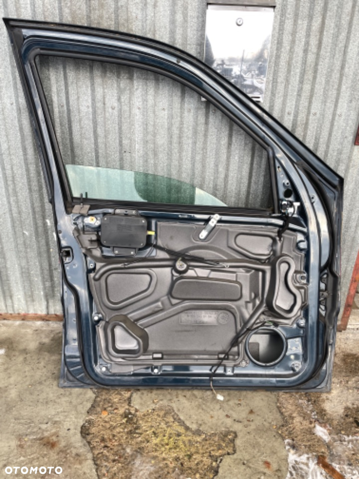 MERCEDES ML 163 drzwi przednie przod szyba zamek listwa granatowe 189 - 16
